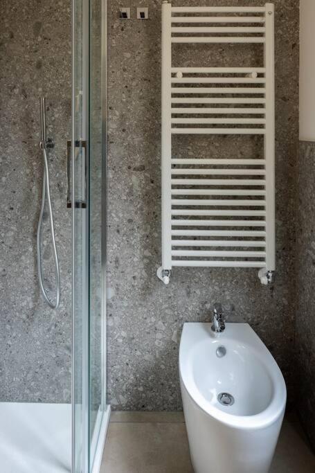 Apartment Isaia - 10 Minutes From Piazza Maggiore ボローニャ エクステリア 写真